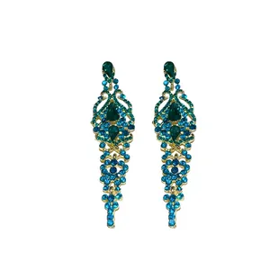Eleganti orecchini a goccia in stile vintage con strass blu e verdi per un look lussuoso.