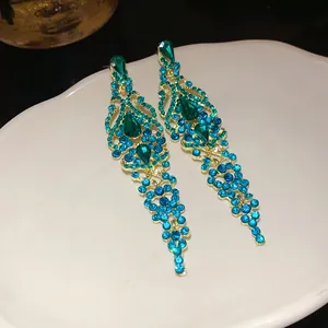 Eleganti orecchini pendenti vintage con strass blu e verdi e goccia