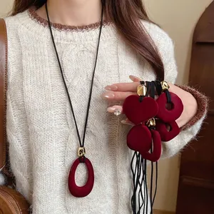 Vintage Korean Velvet Flocked Flower Heart Pendant Necklace Elegant Fabric Clavicle Chain Sweet Women Light Luxury Jewelry