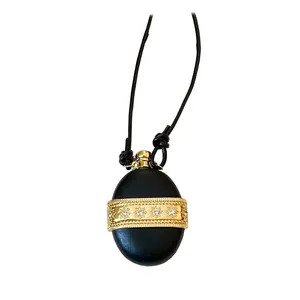 Collier élégant en cordon de cuir rétro avec pendentif flacon noir et bande en zircon doré.