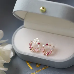 Eleganti Orecchini a Pendente con Fiori Traforati e Perle Con Perno in Argento Moda Strass Rosa Gioielli per Donna