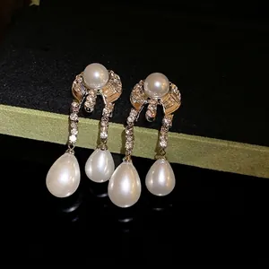 Orecchini a goccia vintage in argento con strass e bellissime perle bianche