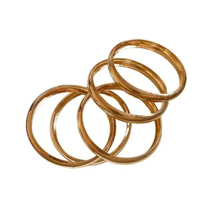 Elegante minimalistische glatte roségoldene Metallarmreifen für Damen Retro-Stil Set