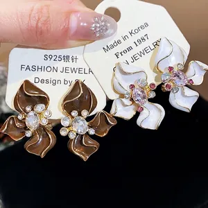 Retro Alloy Flower Stud Earrings With 925 Sterling Silver Earring Post Drip Oil Rhinestone Inlaid Maillard Style Earrings Women Jewelry