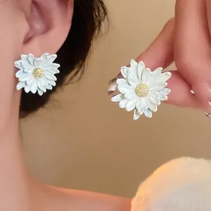 Elegant white daisy flower stud earrings for a sweet minimalist look.