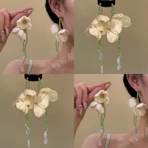 Eleganti Orecchini a Nappa con Fiori in Tessuto per Donna Orecchini Pendenti Lunghi con Perline di Vetro Verde e Perno in Argento Gioielli Fatti a Mano