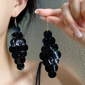 Élégantes boucles d'oreilles noires à pampilles en paillettes pour vacances à la plage