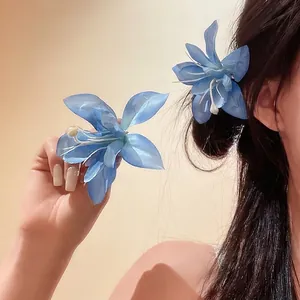 Pince à Cheveux Fleur de Lys en Tissu Doux Élégante Pince à Bec de Canard Accessoires Cheveux Floraux pour Femmes Filles