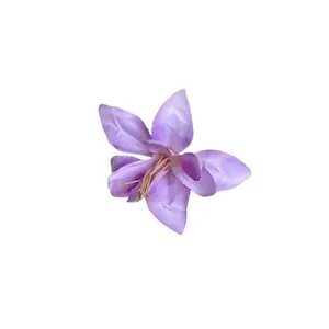 Élégante pince à cheveux lis artificiel violet pour une coiffure printanière douce