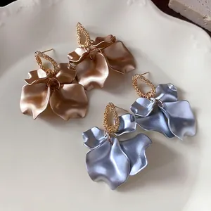 Orecchini a Goccia con Petali Pieghettati Vintage in Lega Con Perno in Argento Retro Orecchini Floreali Gioielli per Donna