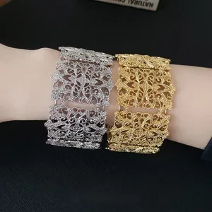 Brazalete Ancho Estilo Occidental Con Patrón Calado Brazalete de Aleación Retro Para Mujer Joyería de Moda Exagerada