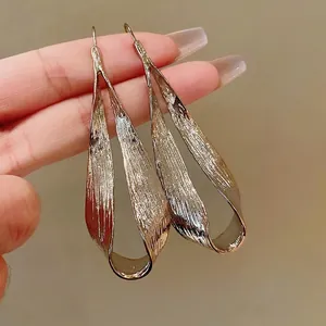Exaggerated Irregular Twisted Metal Long Drop Earrings For Women Niche Design Brushed Geometric Fashion Jewelry Accessories