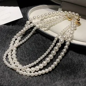 Élégant collier de perles vintage français avec des perles blanches lustrées en boîte cadeau