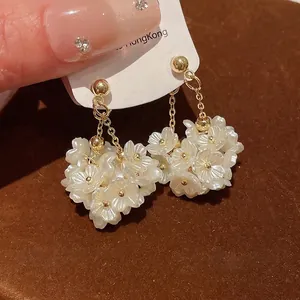 Élégantes boucles d'oreilles fleur perle pampille en argent 925 style rétro doux