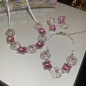 Parure de bijoux luxe de style français avec zircon rose et motifs de fleur de camélia