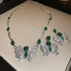 Parure de bijoux collier et boucles d'oreilles papillon en zircon vert émeraude chic