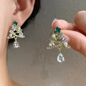 Orecchini a forma di albero di Natale con strass brillanti e perle