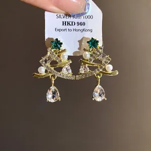 Orecchini a forma di albero di Natale con perle e cristalli su perni in argento S925