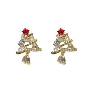 Eleganti orecchini a lobo ad albero di Natale con strass e perle su aghi in argento