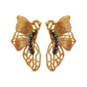 Vintage goldene Schmetterlingsohrstecker mit schillernden Perlen im eleganten Hofstil Schmuck