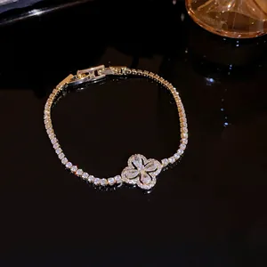 Elegant gold-plated zircon bracelet featuring a sparkling four-leaf flower charm detail