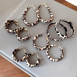 Pendientes de Botón Redondos Envueltos en Cuero con Estampado de Leopardo Estilo Vintage de Hong Kong Y2K Mujer Lujo Ligero Aleación de Cobre Con Poste de Plata de Ley 925