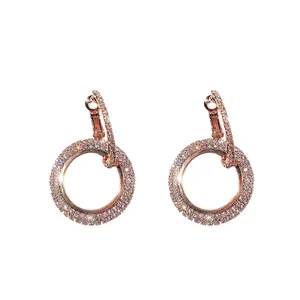 Boucles d'oreilles créoles dorées à l'or rose avec pavé complet de diamants