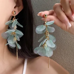 Boucles d'Oreilles Pendantes avec Gland en Fleur Faites à la Main pour Femmes Tige en Argent Tissu Floral Bijoux de Vacances