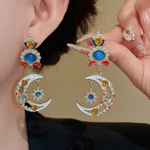 Eleganti orecchini vintage a stella e luna con perle artificiali e smalto blu