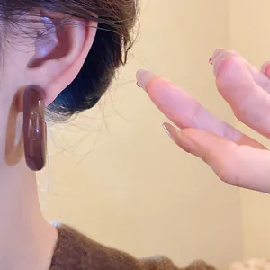 Close-up detail of retro brown Maillard acrylic C-shaped hoop earring for women