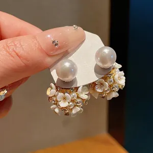Orecchini a Bottone con Fiori e Perle Artificiali Vintage per Donna Perno in Argento Sterling 925 con Zirconia