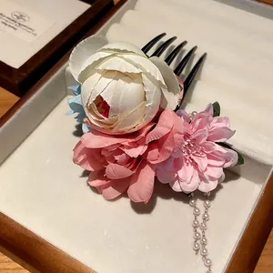 Eleganter Haarkamm im neuen chinesischen Stil mit Seidenblumen und Perlenquasten