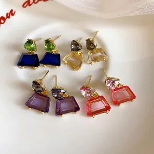 Elegante Vintage-Geometrie-Ohrringe mit bunten Trapezkristallen und Stahlnadeln