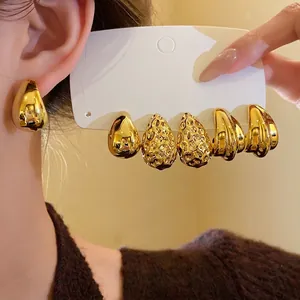 Set di orecchini a goccia dorati minimalisti con elegante texture martellata per donna