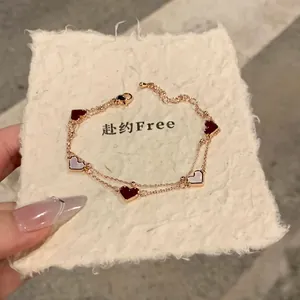 Κομψό γαλλικό βραχιόλι με διπλή σειρά καρδιών σε ροζ χρυσό με κόκκινα και λευκά