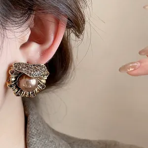 Elegant vintage rhinestone irregular flower pearl stud earrings in palace style for women