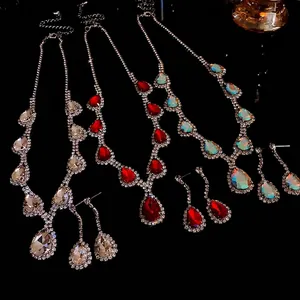 Set di Collana e Orecchini in Lega di Lusso con Strass Geometrici a Goccia d'Acqua per Donna Elegante Gioielli per Matrimonio Festa