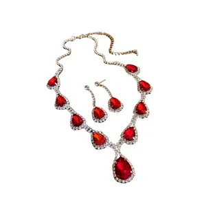 Set di gioielli a goccia rossa di lusso con collana e orecchini di strass