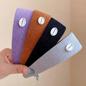 Cerchietti minimalisti in tessuto testurizzato in quattro colori con bottoni decorativi