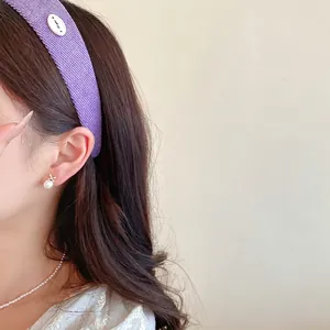 Elegante cerchietto per capelli in tessuto viola testurizzato per donna