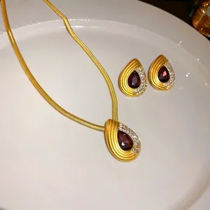 Parure Collier et Boucles d'Oreilles Goutte d'Or Vintage Avec Tige en Argent Sterling 925 Bijoux en Strass Rouge Rubis pour Femme