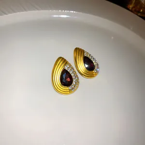 Boucles d'oreilles vintage en forme de goutte avec pierre rouge et cristaux incrustés