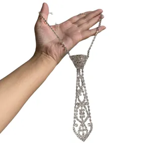 Collier cravate à strass étincelants pour femme, bijou choker élégant pour toutes occasions