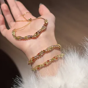 Bracelet en Cuivre Torsadé Croisé avec Zirconia Multicolore Plaqué Or Argent Jonc Ajustable pour Femme Bijoux de Mode Cadeau