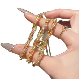 Ensemble de bracelets en zircon coloré torsadé pour un look de bijoux de mode raffinés et luxueux