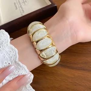 Elegant marbled acrylic geometric elastic bracelet with a warm gold-tone finish