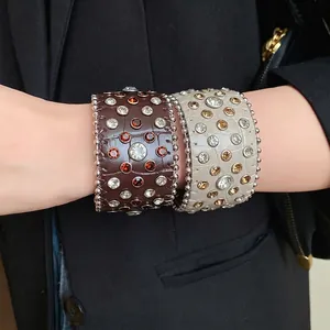 Bracciale in Pelle Artificiale Larga Vintage Hip Hop Con Strass e Borchie per Donna Punk Motivo Coccodrillo