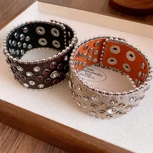 Bracciali a polsino in pelle stile punk vintage con strass colorati e rivetti