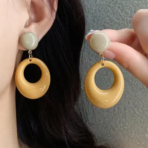 Elegant retro resin oval drop earrings with silver needle posts for women's fashion