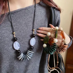 Collier Pendentif Ovale Ethnique Vintage Avec Cordon en Similicuir Perles Acryliques Texture Marbre Perle Artificielle Femme Bijoux